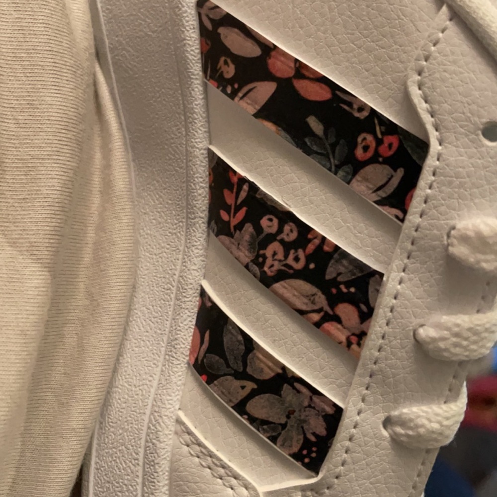 Custom Adidas - Picture 4 of 6